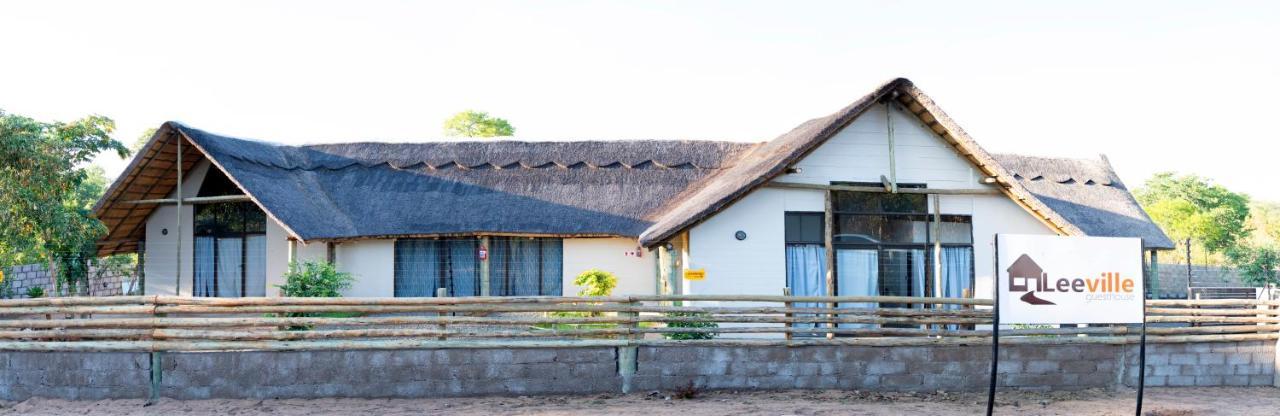Leeville Guesthouse Kasane Exteriér fotografie
